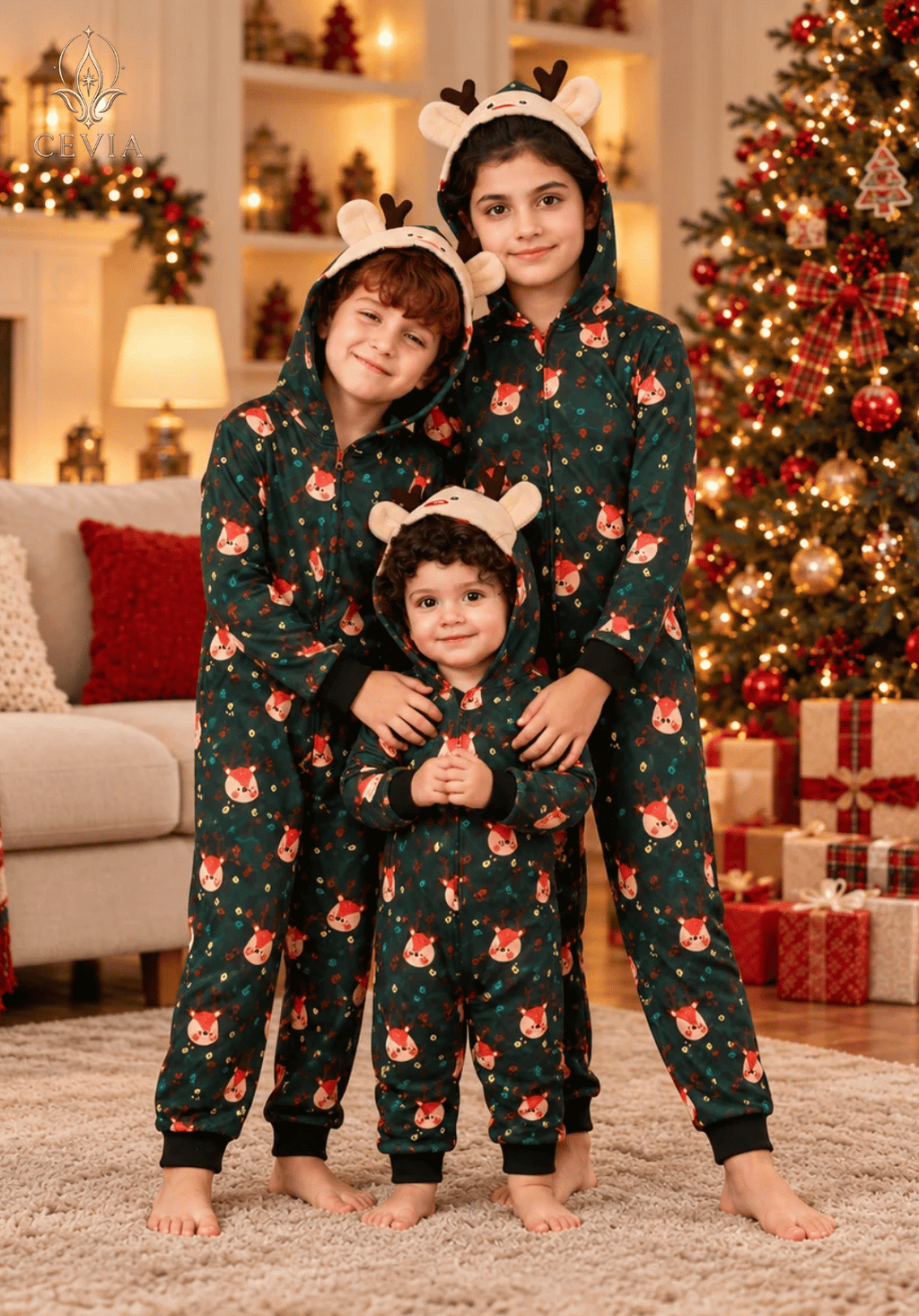 Conjuntos de Pijama Navideño Familiar a Juego con Capucha — Snowy Reindeer Magic
