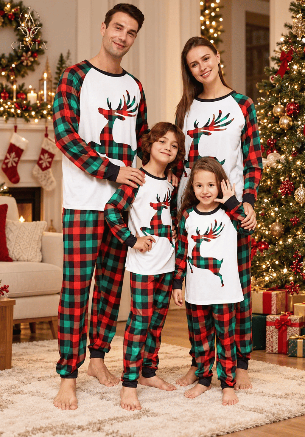 Weihnachtliche Familien-Pyjama-Sets im Partnerlook — Reindeer Plaid
