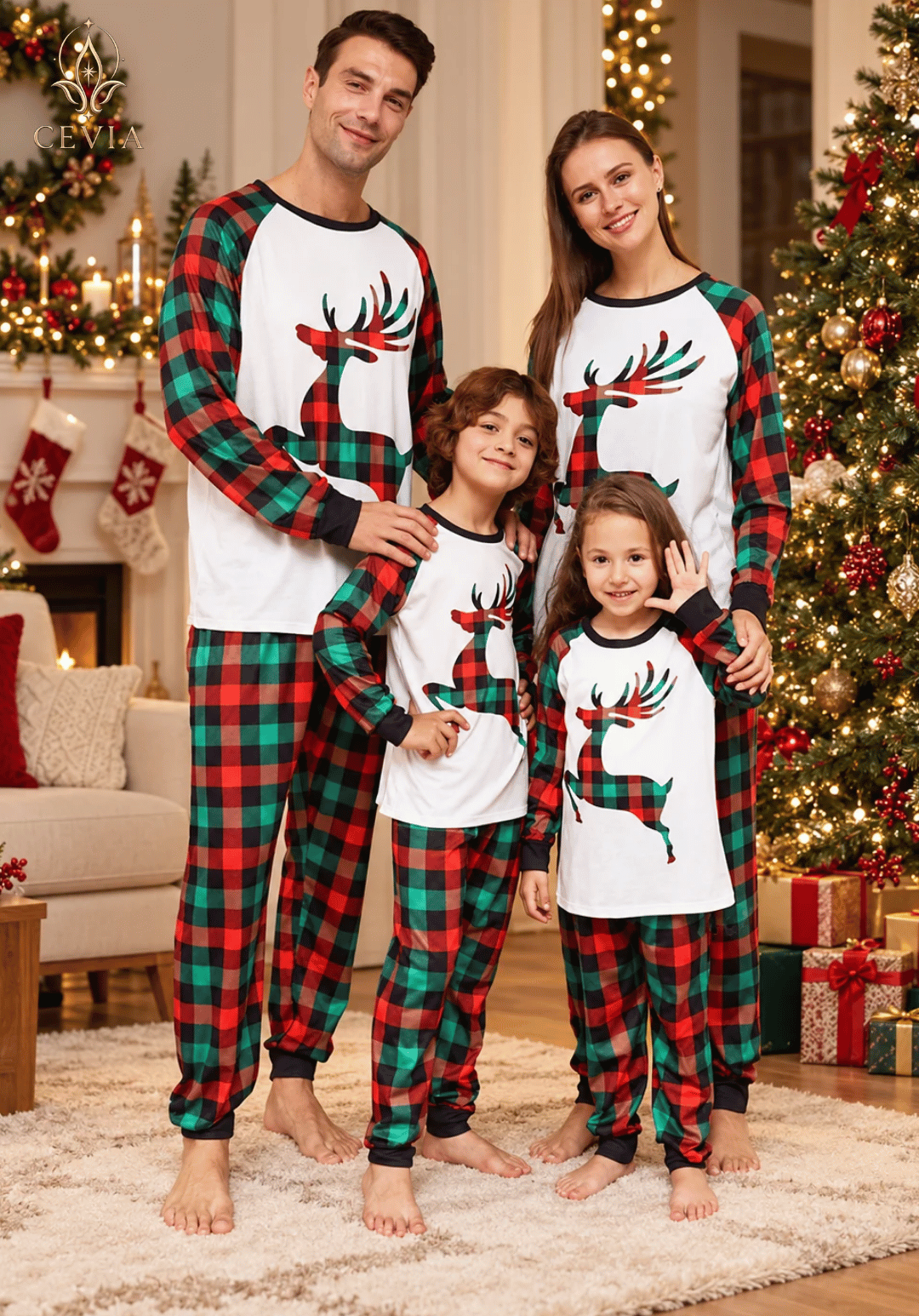 أطقم بيجامات كريسماس عائلية متطابقة — Reindeer Plaid