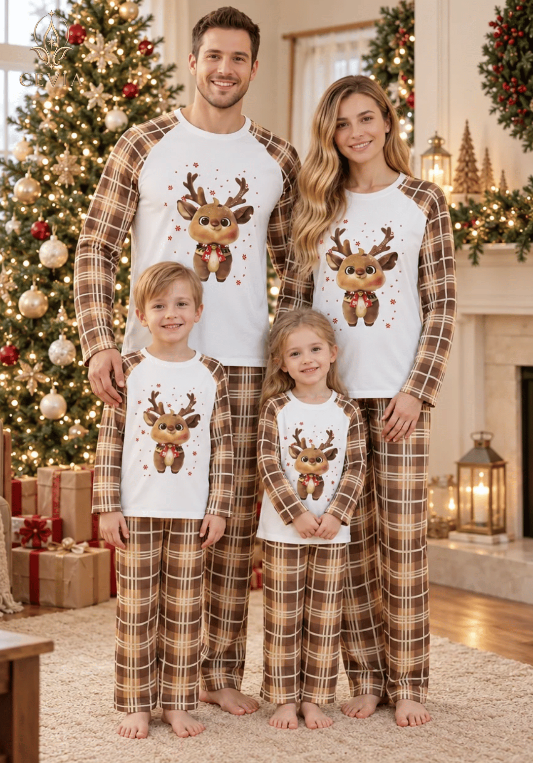 أطقم بيجامات كريسماس عائلية متطابقة — Cozy Reindeer Plaid