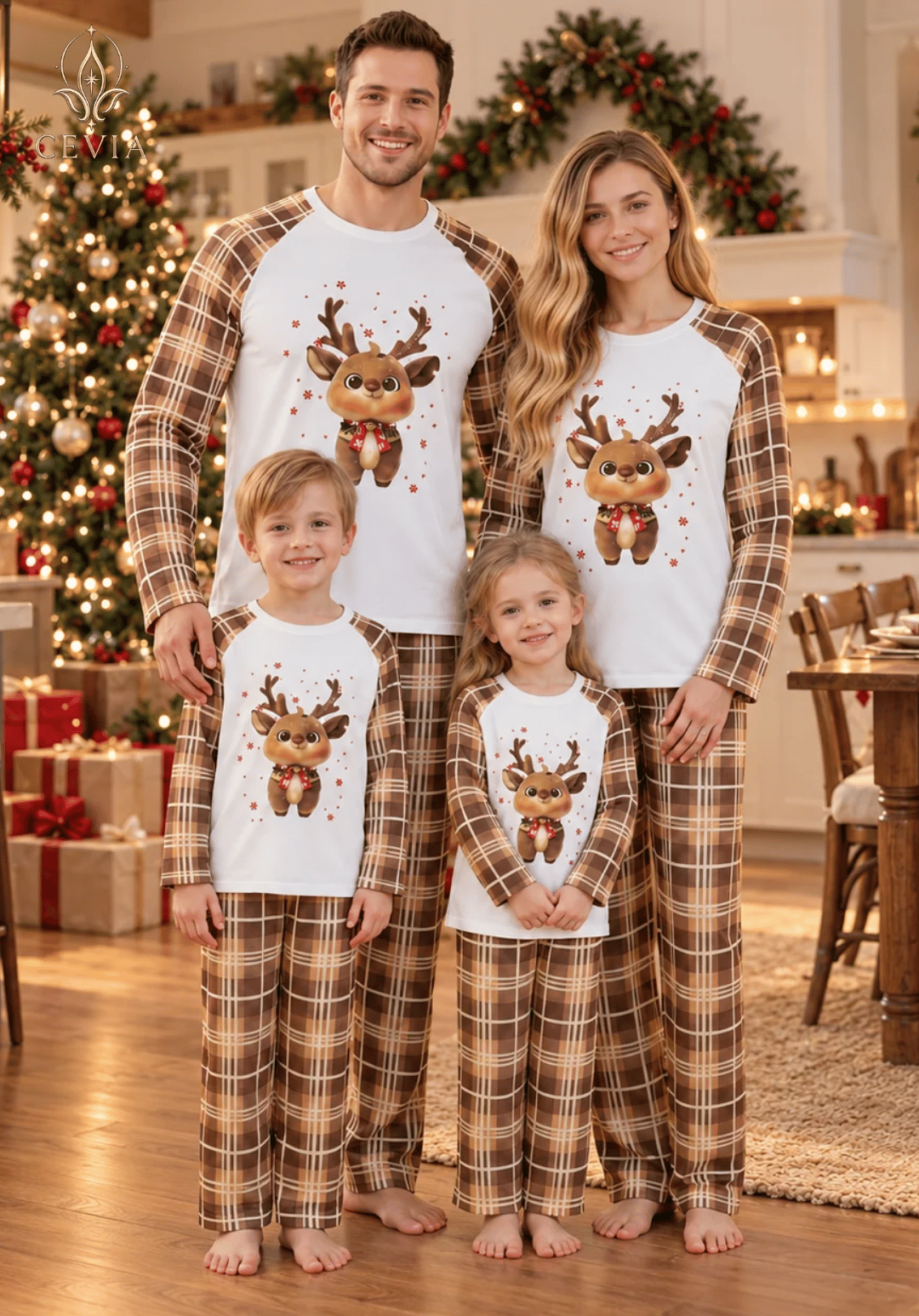 أطقم بيجامات كريسماس عائلية متطابقة — Cozy Reindeer Plaid