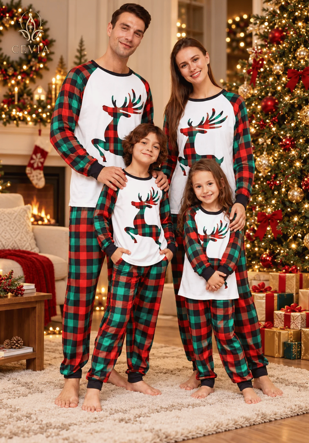 أطقم بيجامات كريسماس عائلية متطابقة — Reindeer Plaid