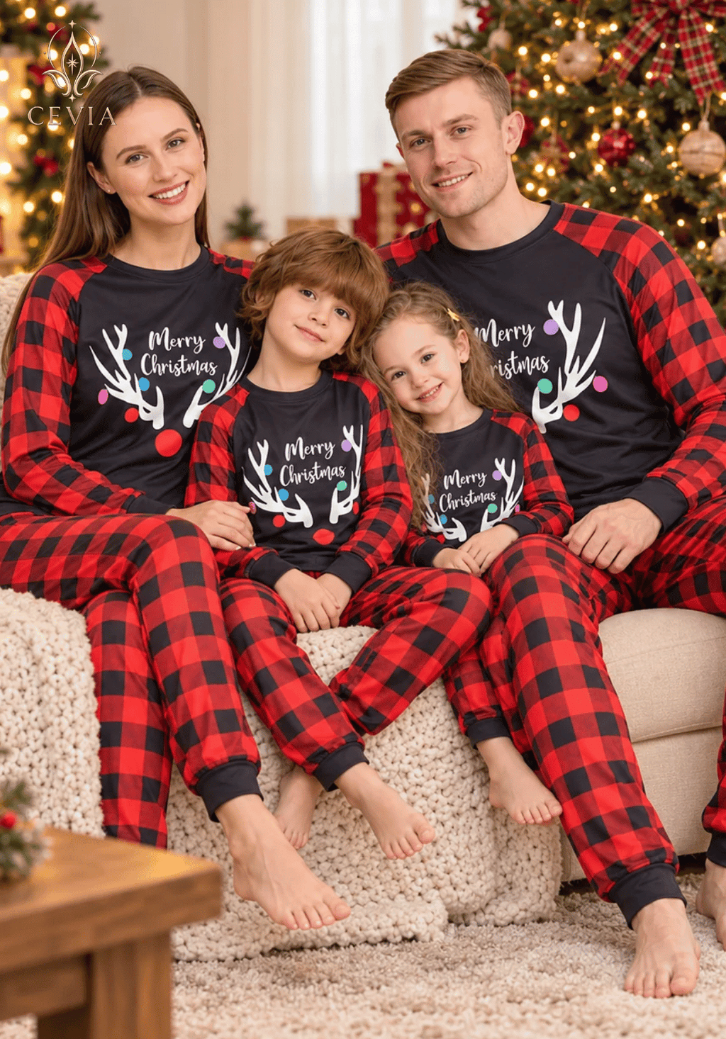 Kerst Familie Matching Pyjamasets — Rudolph's Festive Cheer