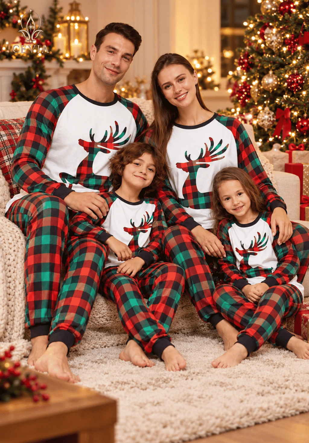 Weihnachtliche Familien-Pyjama-Sets im Partnerlook — Reindeer Plaid