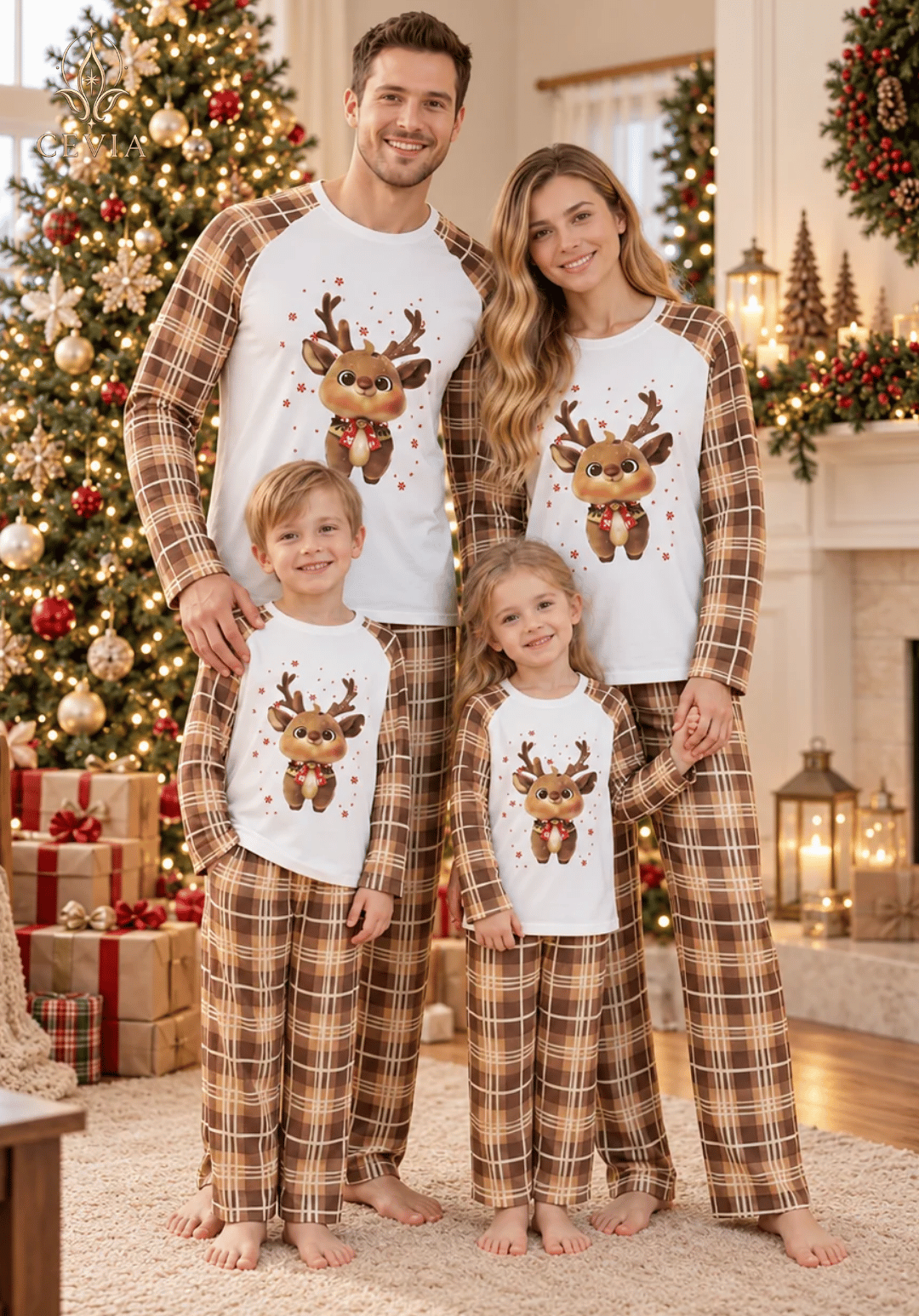 أطقم بيجامات كريسماس عائلية متطابقة — Cozy Reindeer Plaid