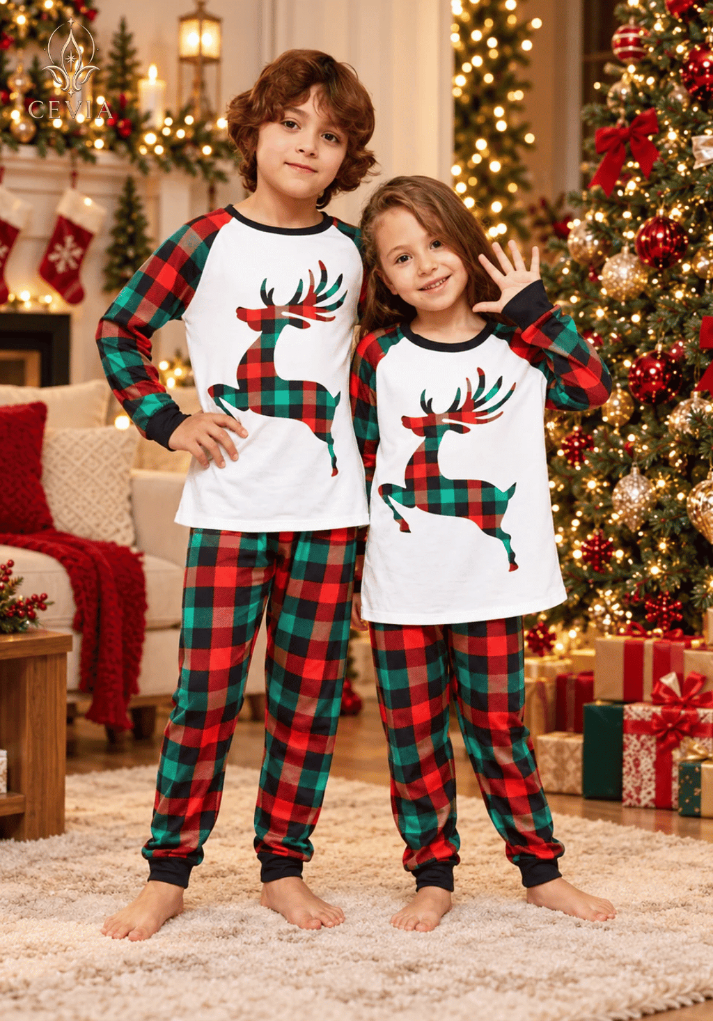 Weihnachtliche Familien-Pyjama-Sets im Partnerlook — Reindeer Plaid