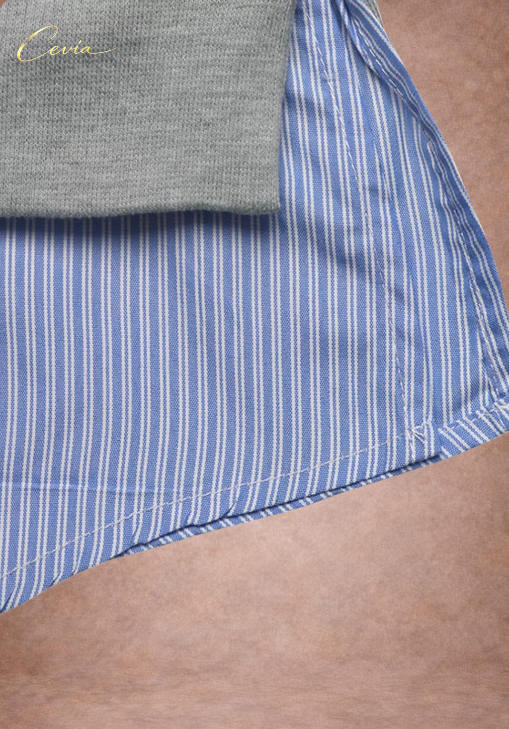 The Éloane Layered-Contrast Collared Top