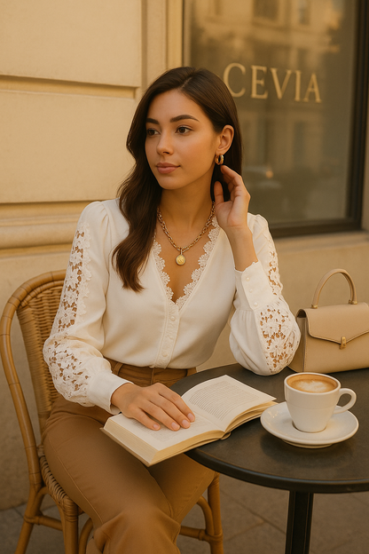 The Amélia Lace Blouse